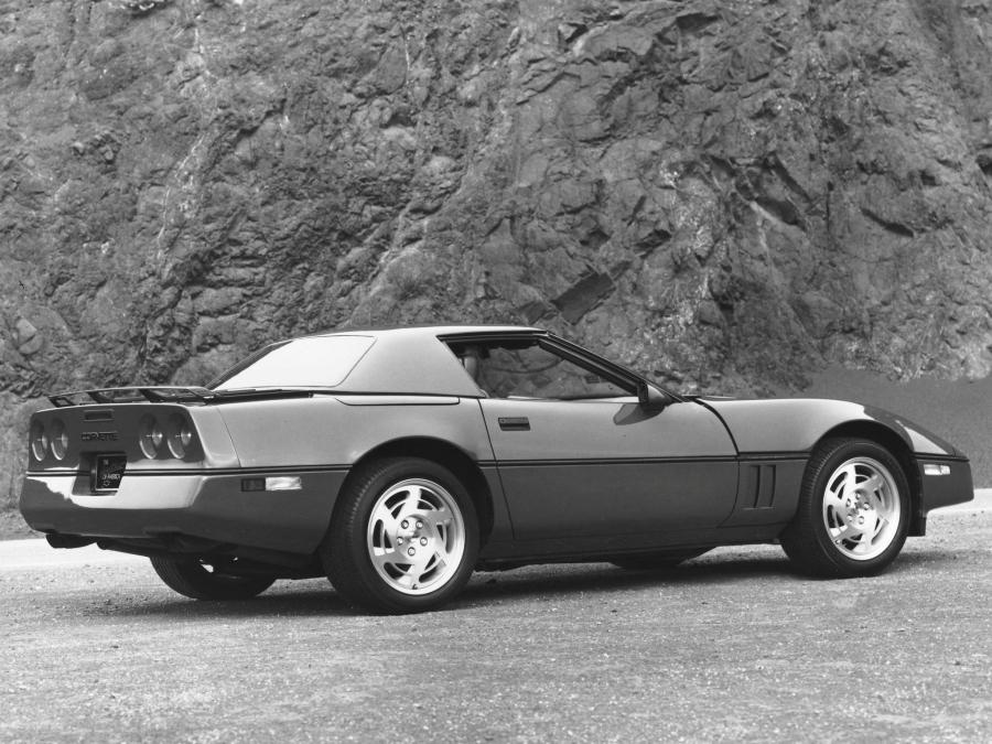  Chevrolet Corvette Convertible 1986 года  (фото 3 из 23)